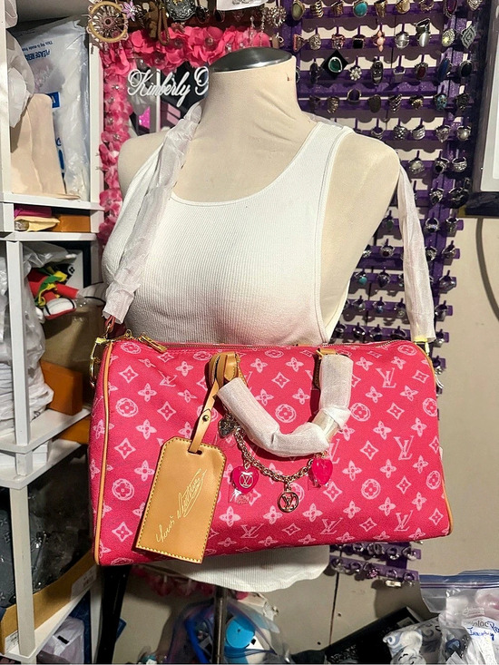 No Brand Handbags - Pink & White Canvas Fashion Duffel Like Bag W/1 Charm